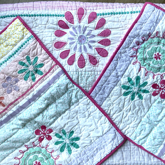 Pottery Barn Kids Full/Queen Quilt Set 2 Pillow Sham Flowers Pink Reversible - Picture 1 of 16